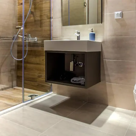 Toni's Charming 2bd, Close Thisseo Metro Apartamento